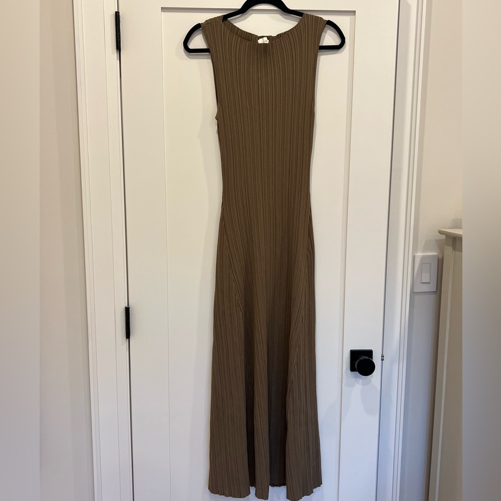 Dissh Elegant Tan Sleeveless Dress